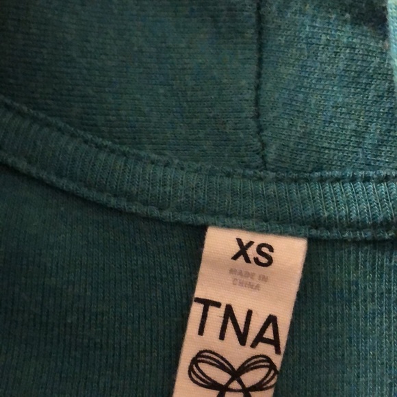Aritzia (TNA) long sleeve forest green over sized sweatshirt with pockets. - Picture 3 of 5